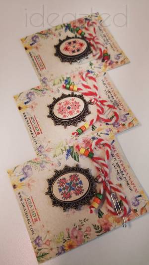 Ръчно изработена мартеница брошка с шевица